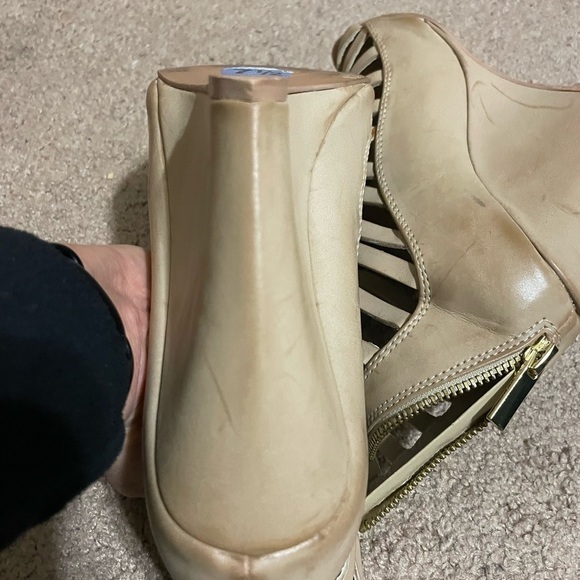 Betsey Johnson Beige Wedges size 7.5 - Picture 9 of 12